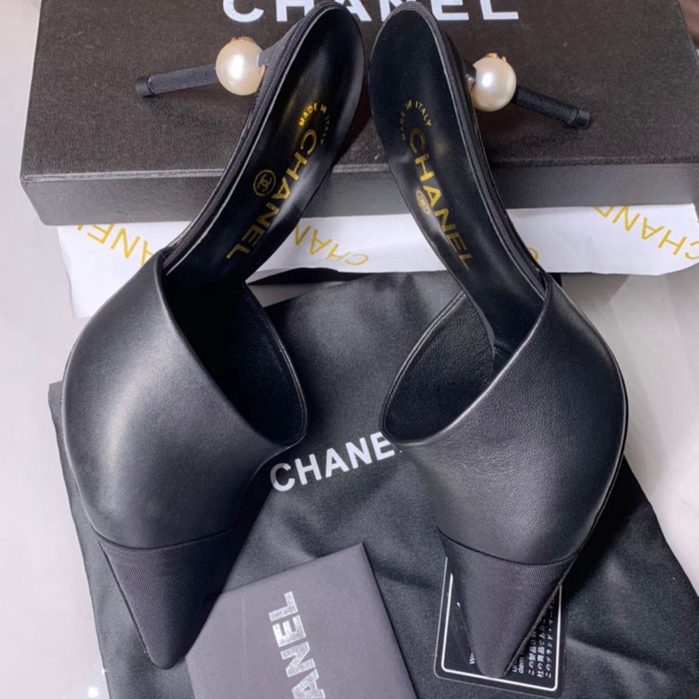 CHANEL Black Pointed Leather Slingback Heels with Pearl Accent